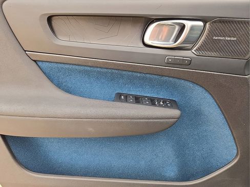 Used 2023 Volvo C40 P8 Recharge Ultimate image 22