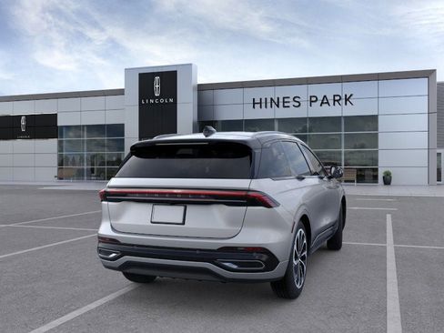 New 2026 Lincoln Nautilus Reserve image 8