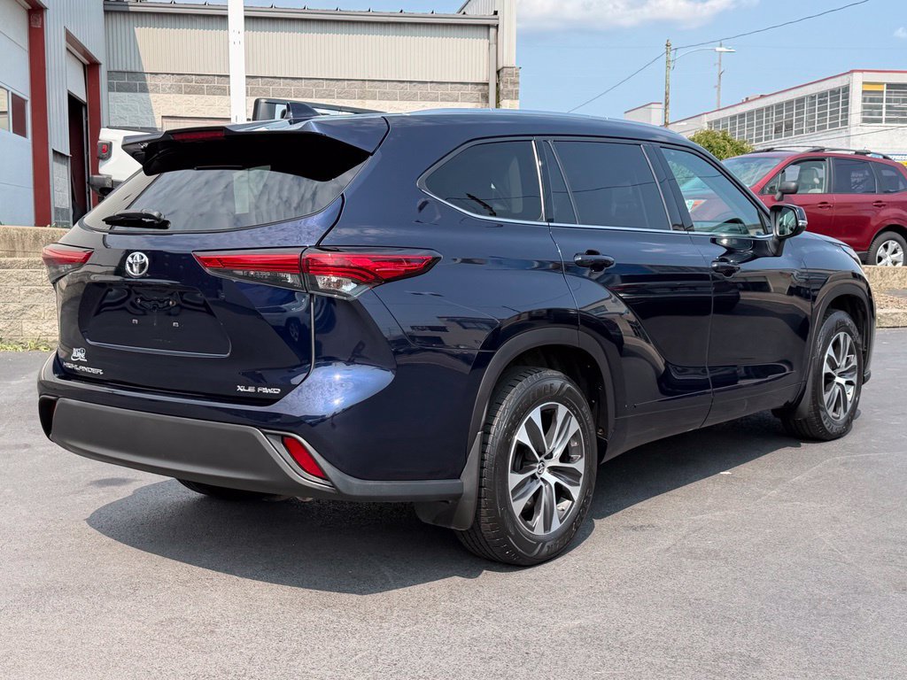 Used 2020 Toyota Highlander XLE AWD/4WD image 26