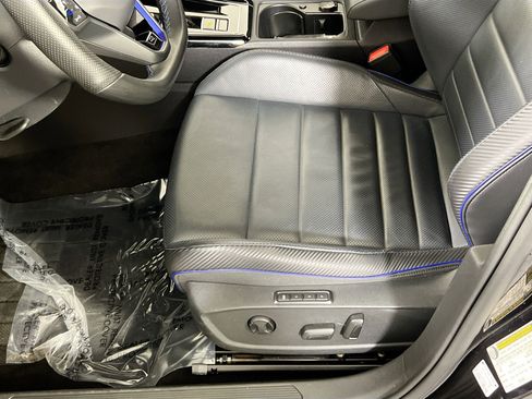 Used 2024 Volkswagen Golf R image 18