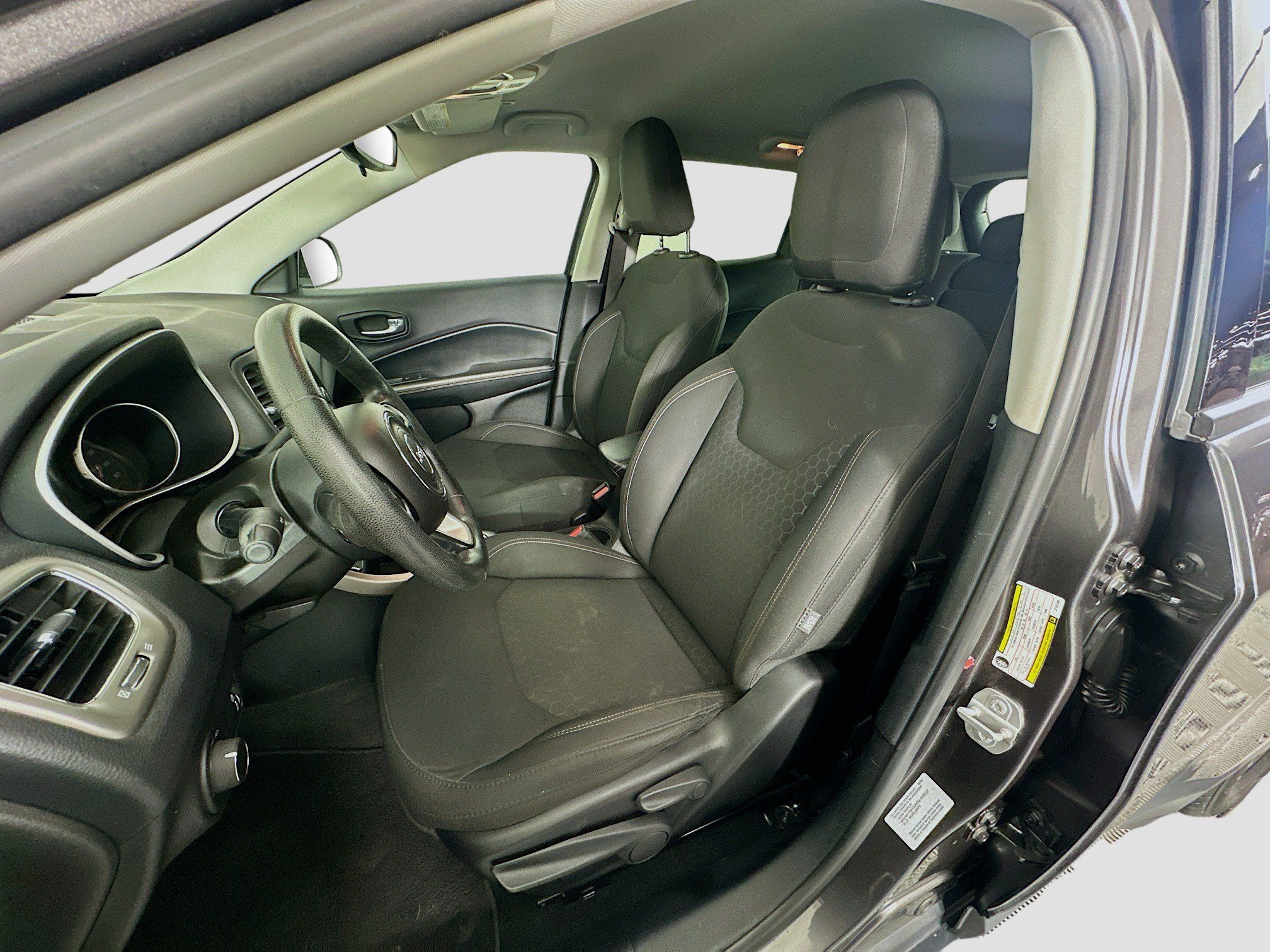 Used 2018 Jeep Compass Sport FWD image 13