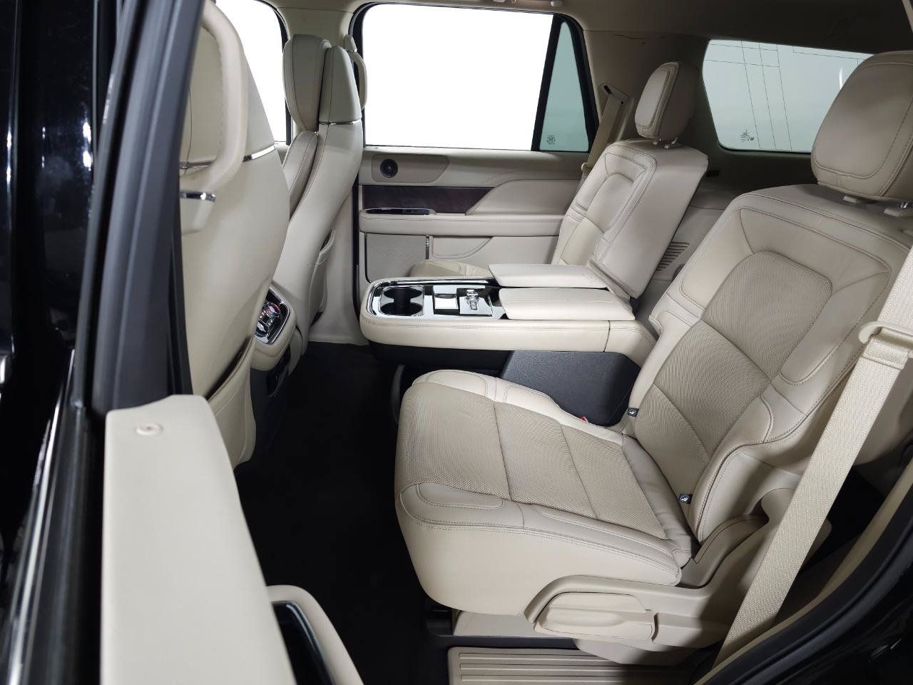 Used 2018 Lincoln Navigator Reserve w/ Technology Package AWD/4WD image 36