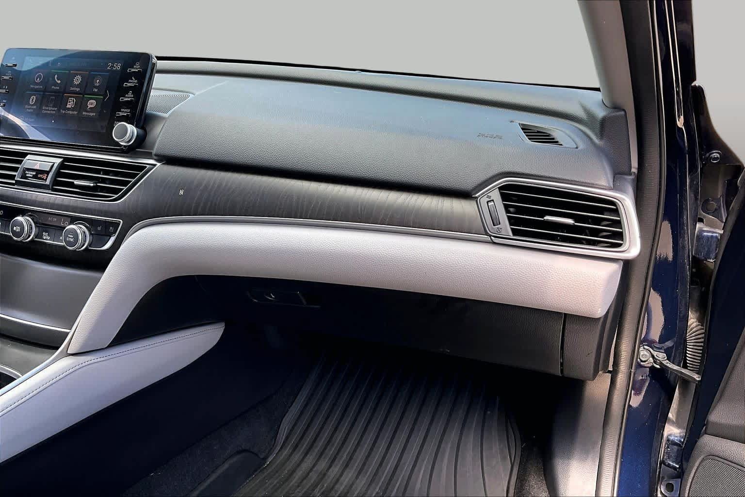 Used 2018 Honda Accord Touring image 19