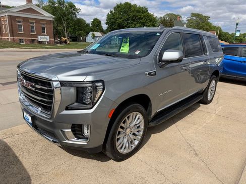 Used 2024 GMC Yukon XL SLT w/ SLT Premium Package AWD/4WD image 3