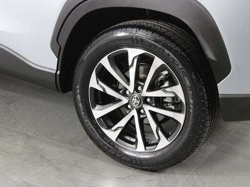 Used 2024 Toyota Corolla Cross XLE FWD image 14