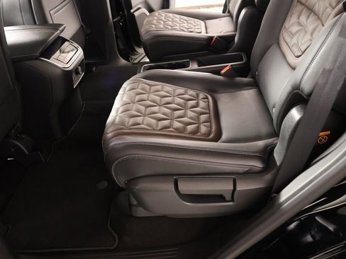 Used 2025 Nissan Armada Platinum Reserve image 12