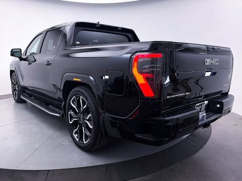 Used 2025 GMC Sierra EV Denali AWD/4WD image 16