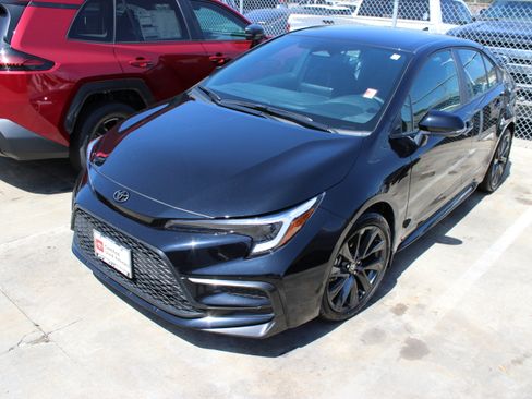 Used 2025 Toyota Corolla SE FWD image 6