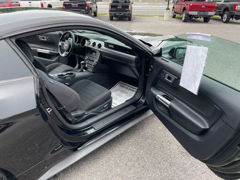 Used 2015 Ford Mustang Coupe RWD image 21