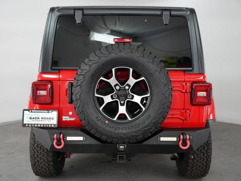 Used 2018 Jeep Wrangler Unlimited Rubicon AWD/4WD image 8