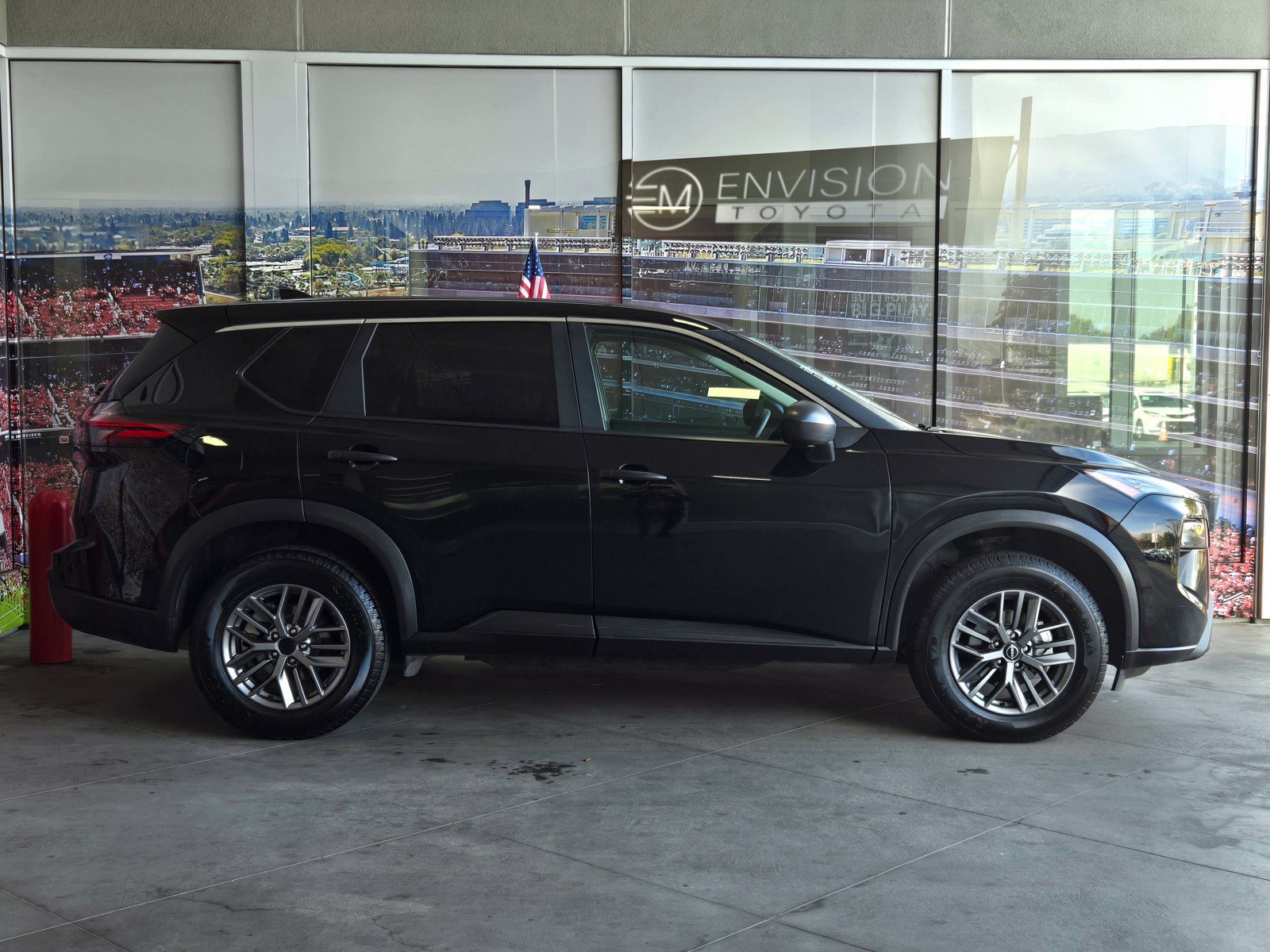Used 2024 Nissan Rogue S AWD/4WD image 4