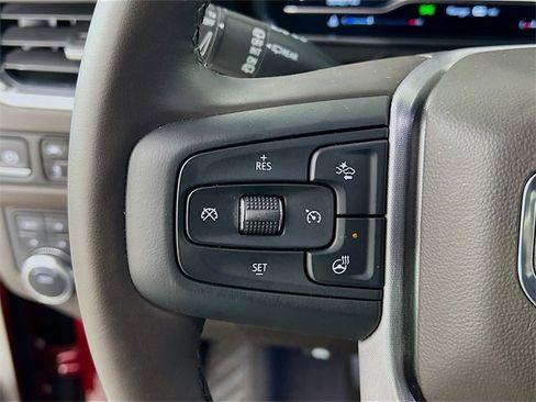 Used 2023 GMC Yukon SLT w/ SLT Luxury Package image 13