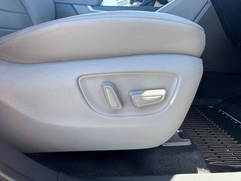 Used 2021 Toyota Highlander XLE AWD/4WD image 35