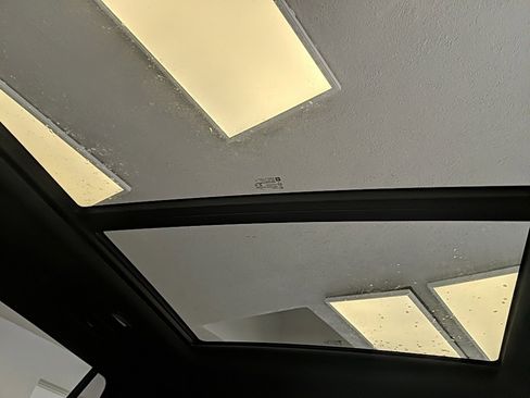 Used 2021 GMC Yukon Denali w/ Denali Premium Package image 36