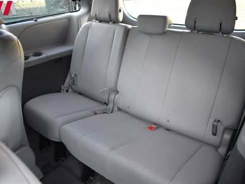 Used 2017 Toyota Sienna XLE Premium image 26