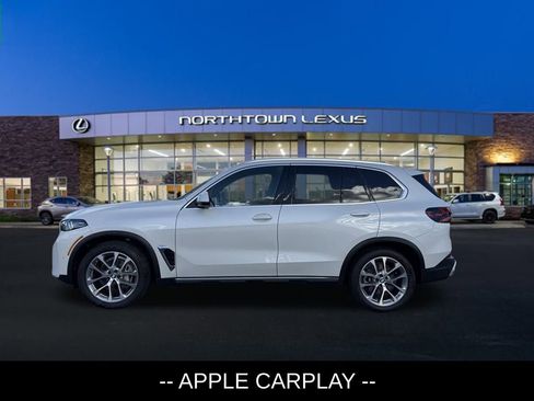 Used 2024 BMW X5 xDrive40i w/ Premium Package image 2