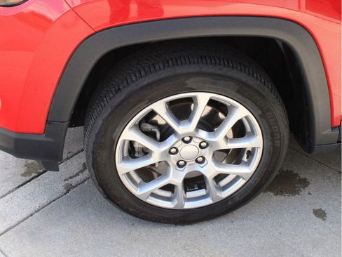 Used 2023 Jeep Compass Latitude w/ Sun and Sound Group AWD/4WD image 12