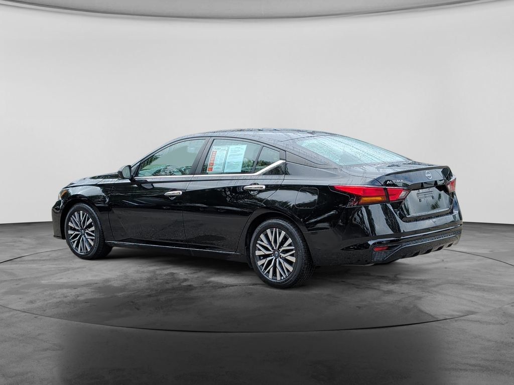 Used 2025 Nissan Altima 2.5 SV FWD image 5