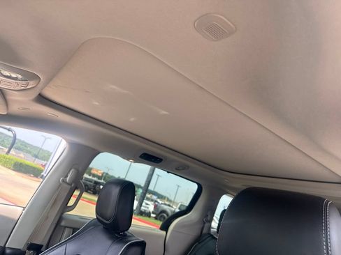 Used 2023 Chrysler Pacifica Limited FWD image 11