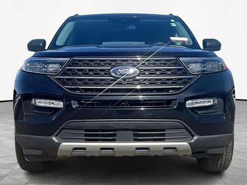 Used 2021 Ford Explorer XLT w/ Equipment Group 202A image 3