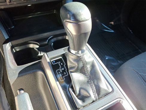 Used 2018 Toyota Tacoma TRD Sport image 14