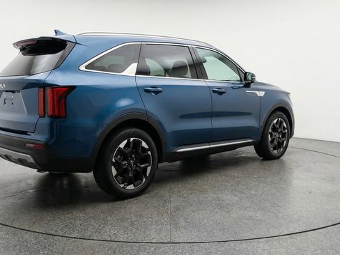 Used 2024 Kia Sorento S FWD image 9