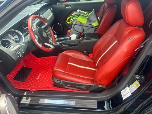 Used 2010 Ford Mustang GT RWD image 4