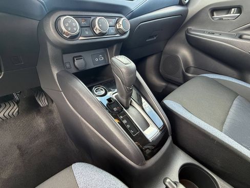 Used 2025 Nissan Versa SV FWD image 39