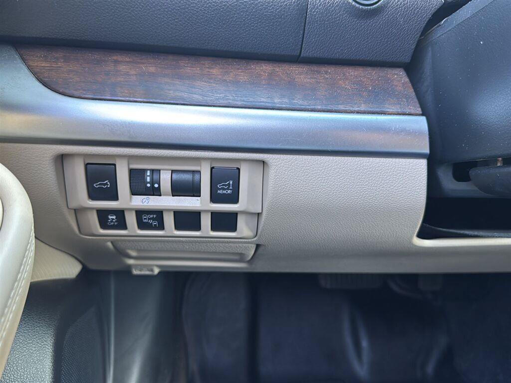 Used 2015 Subaru Outback 2.5i Limited AWD/4WD image 12