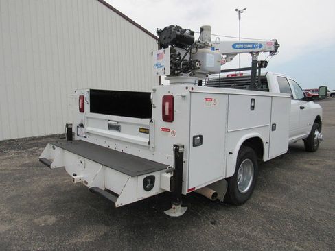 Used 2022 RAM 3500 Tradesman w/ Chrome Appearance Group AWD/4WD image 3