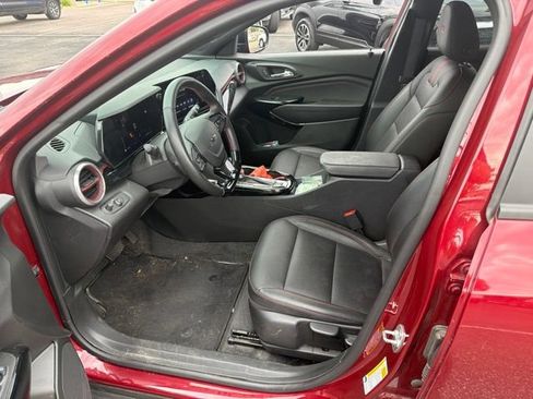 Used 2025 Chevrolet Trax RS FWD image 5