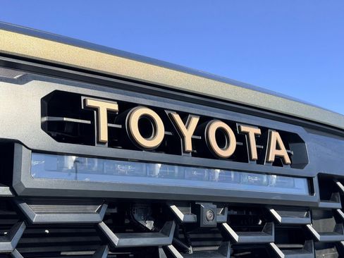 Used 2025 Toyota Tacoma 4x4 Double Cab Hybrid image 9