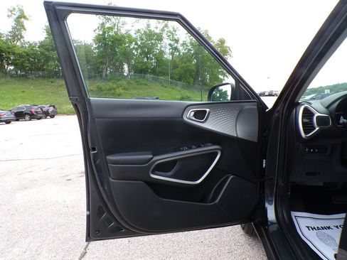 Used 2024 Kia Soul LX w/ Option Group 015 FWD image 18