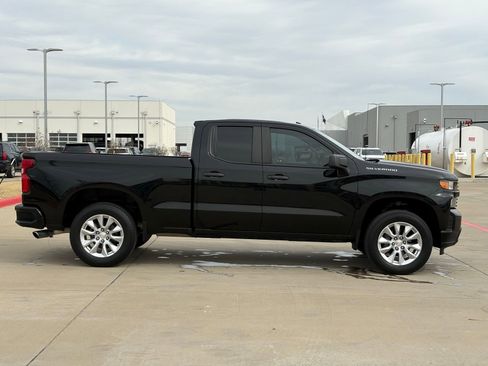 Used 2020 Chevrolet Silverado 1500 Custom w/ Custom Value Package image 8