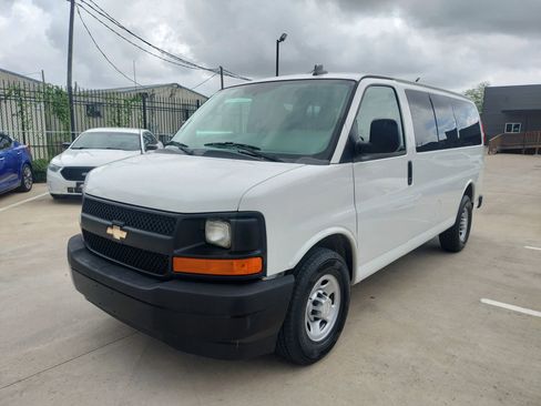 Used 2017 Chevrolet Express 2500 LS RWD image 1