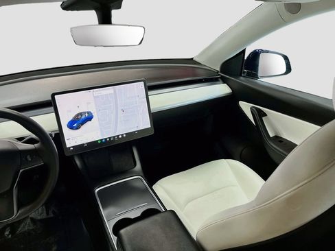 Used 2021 Tesla Model Y Long Range AWD/4WD image 22