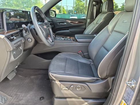 Used 2024 Cadillac Escalade Premium Luxury w/ LPO, Floor Liner Package AWD/4WD image 16