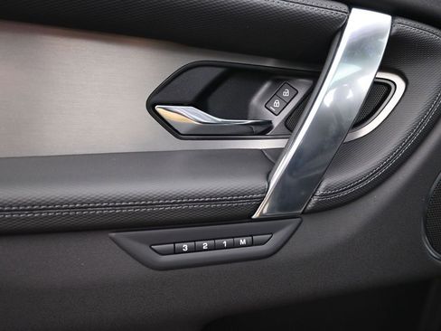 Used 2025 Land Rover Discovery Sport Dynamic SE image 20