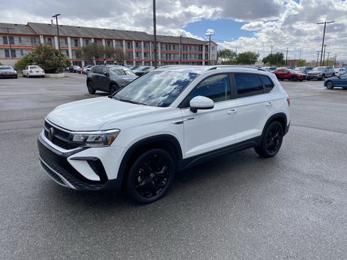 Used 2023 Volkswagen Taos SE w/ Black Wheel Package image 40