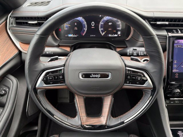 Used 2025 Jeep Grand Cherokee Summit AWD/4WD image 24