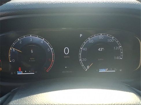 Used 2024 Jeep Wagoneer L Series II image 15