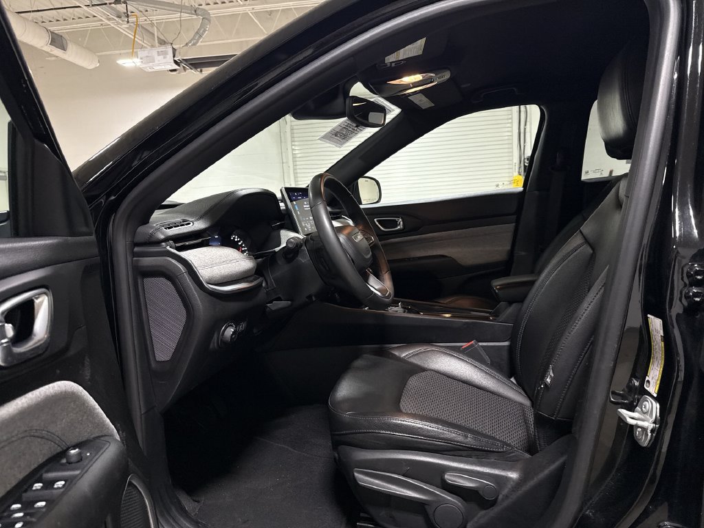 Used 2024 Jeep Compass Latitude AWD/4WD image 19