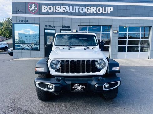 Used 2025 Jeep Gladiator Sport AWD/4WD image 2