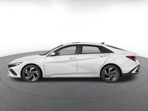 Used 2025 Hyundai Elantra SEL FWD image 3