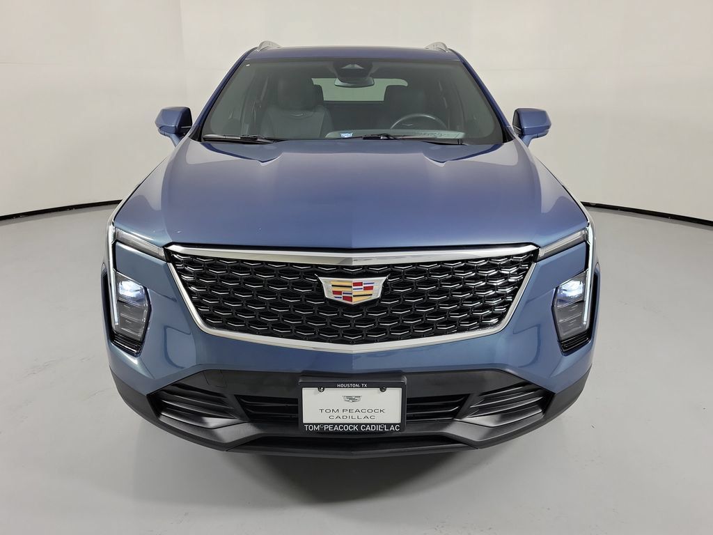 Certified 2024 Cadillac XT4 Luxury w/ Cold Weather Package FWD image 2