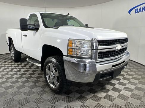 Used 2007 Chevrolet Silverado 2500 LT w/ EZ-Lift Tailgate Package AWD/4WD image 1