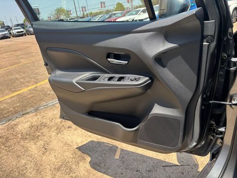 Used 2025 Nissan Versa SV FWD image 18
