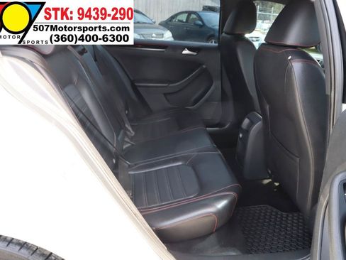 Used 2016 Volkswagen Jetta GLI SE FWD image 16