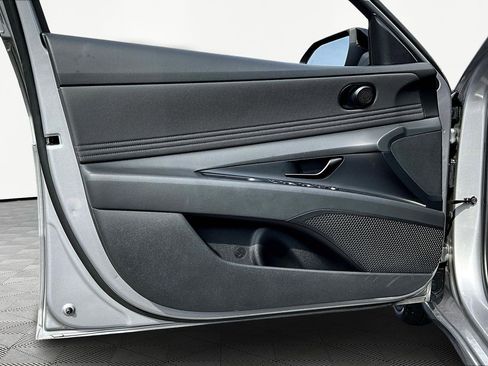 Used 2025 Hyundai Elantra Sport image 21