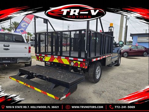 Used 2022 Ford F250 XL w/ Power Equipment Group RWD image 5